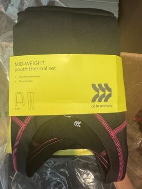 Size Large (10-12) all in motion Black Youth Mid-Weight Thermal Set
